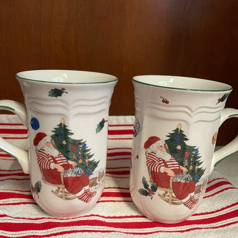 Vintage Santa mugs 🎄